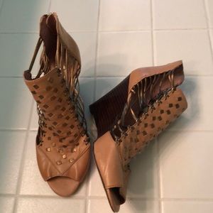 VinceCamuto Vick sandal.